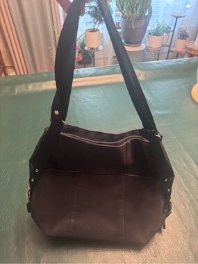 Ellington Classic Black Shoulder Bag - Everyday Tote